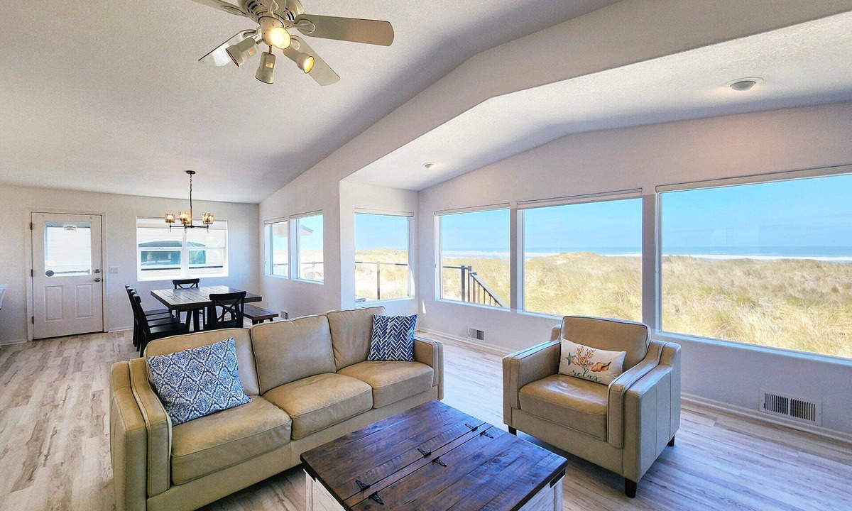 Bayshore House | Ocean Front on the Beach! Dog Friendly!