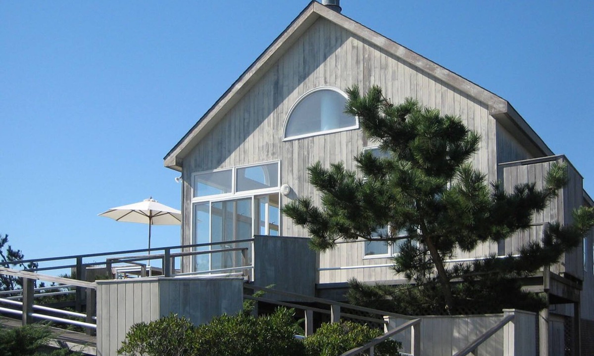 Lonelyville House | Oceanfront Beach House