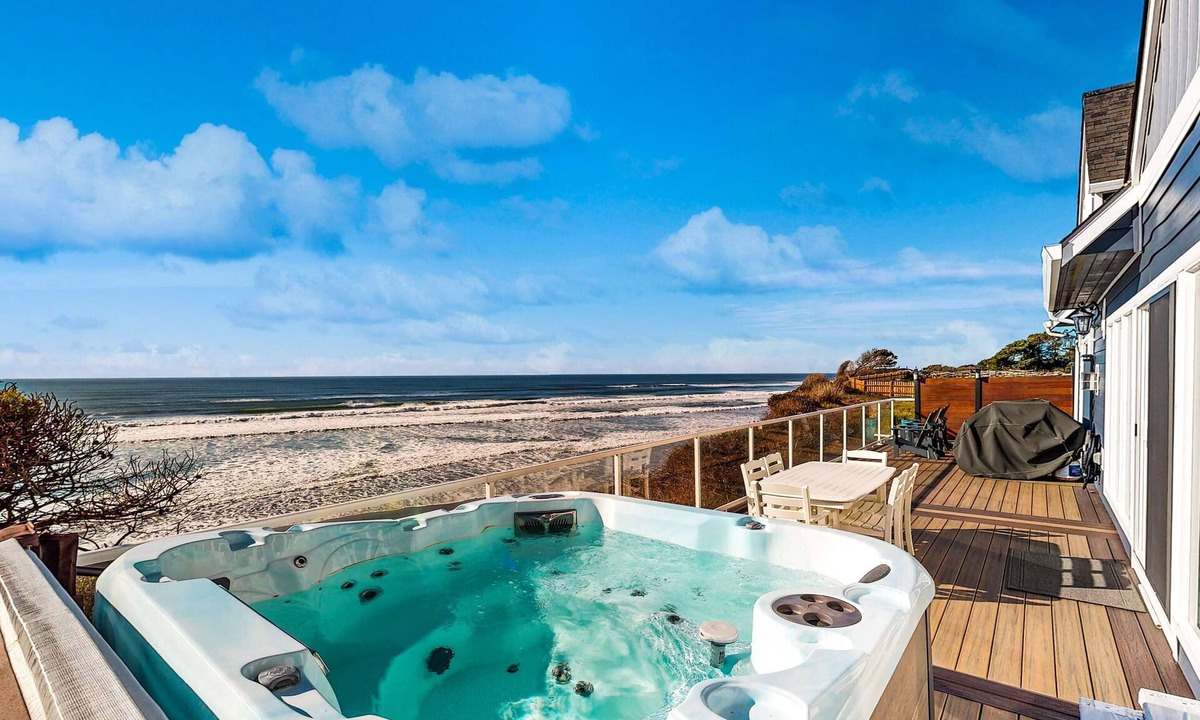 South Beach House | Oceanfront Home with Private Hot Tub, Deck Grill & Uninterrupted Pacific Views