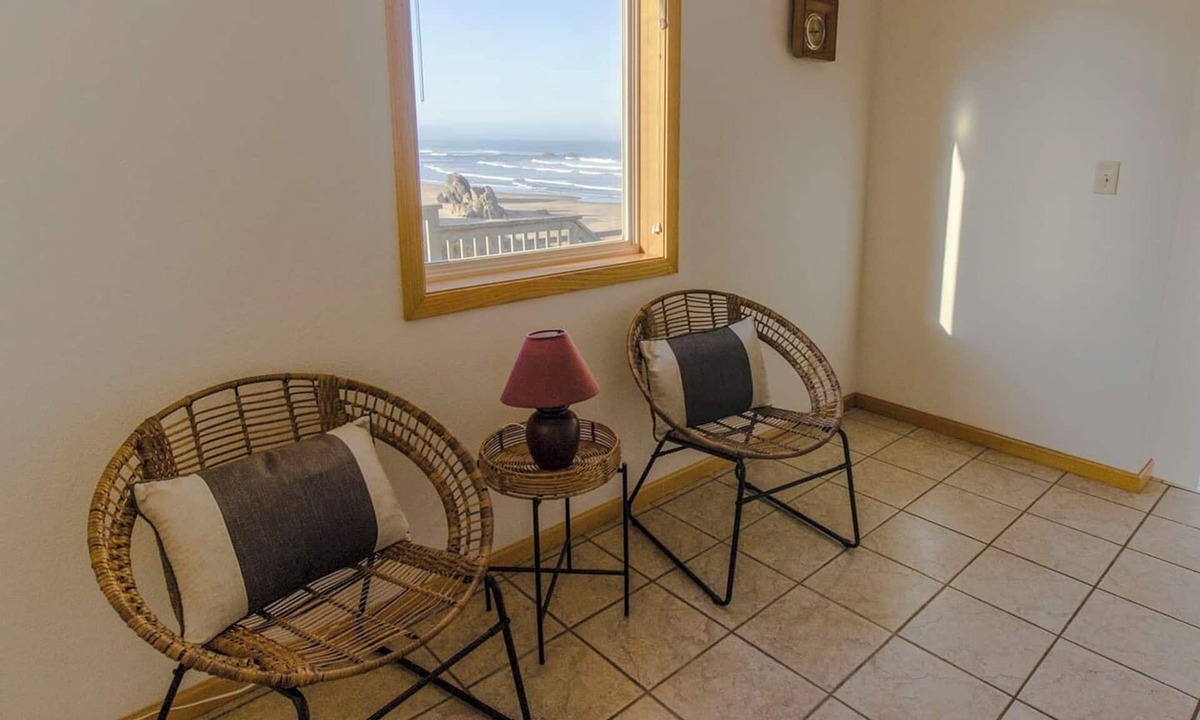 Bandon House | Oceanfront Private Beach Access Spectacular Views!