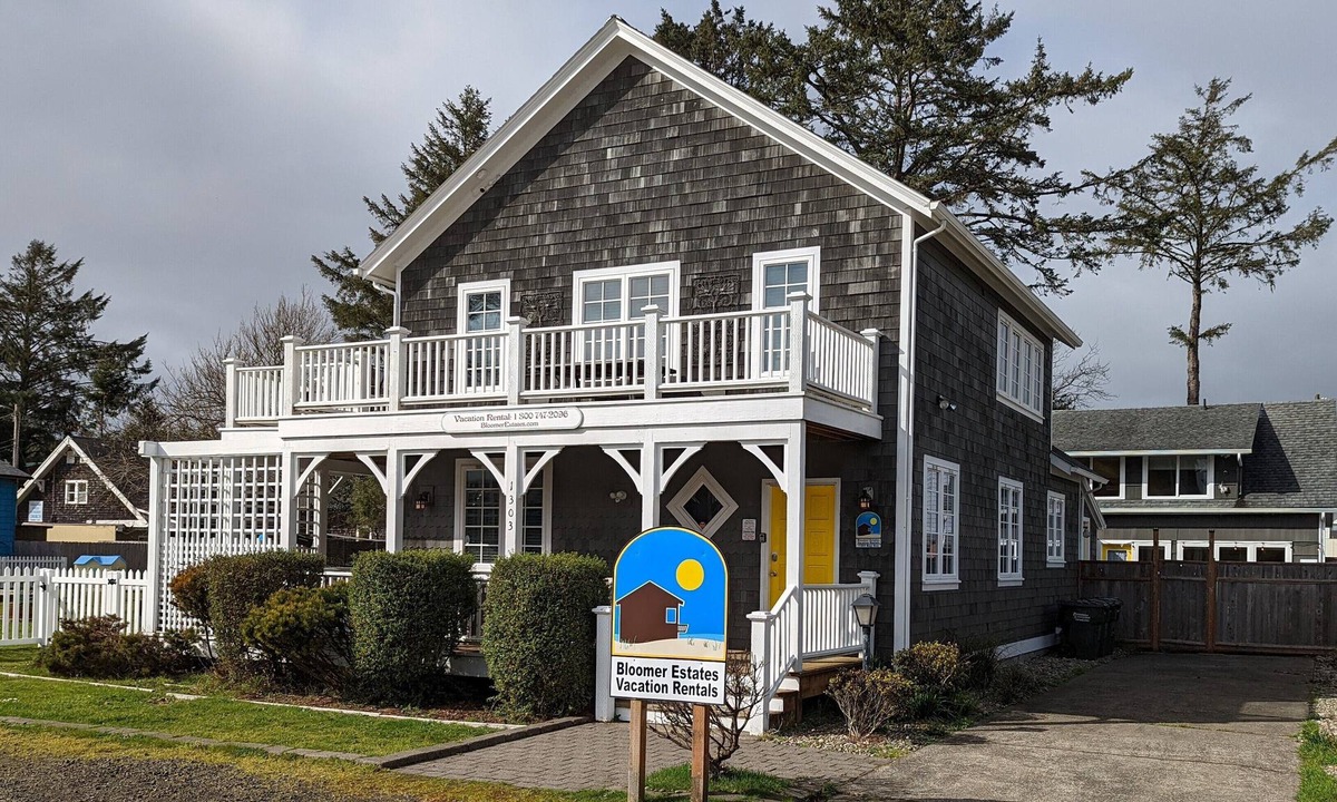 Ocean Park House | OCEANVIEW, Game Room, Pets Ok, Fenced Yard (1303B)