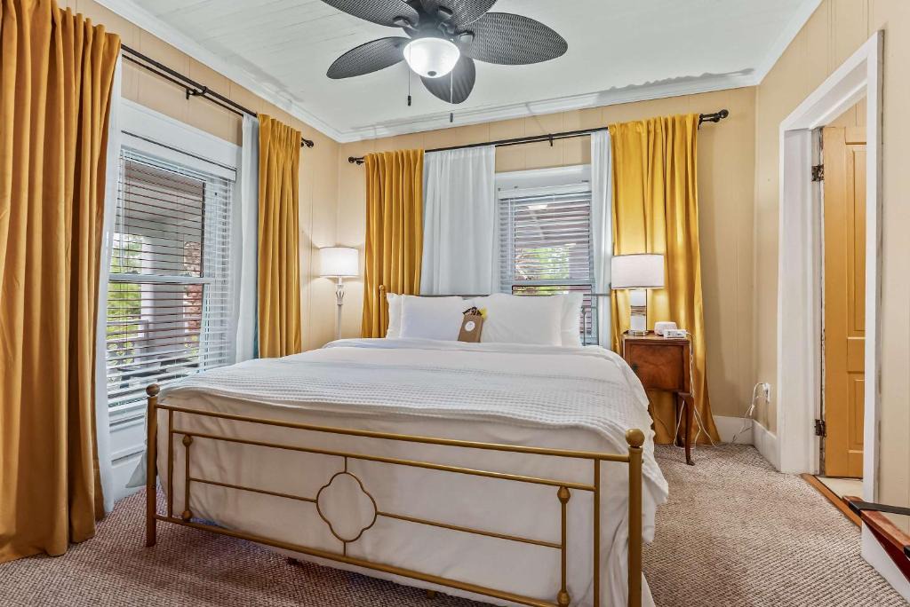 Carrabelle House | Old Carrabelle Hotel Hemingway Suite