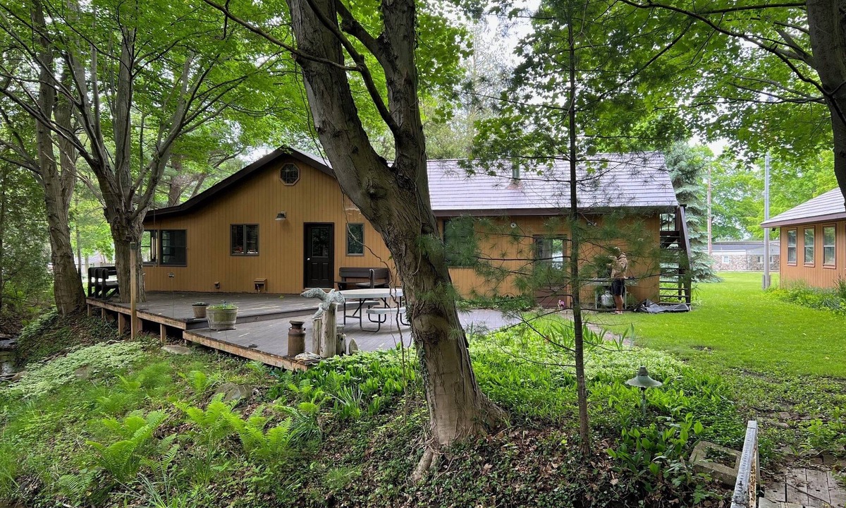 Onekama House | One Cozy Cottage: Summer Days & Starry Nights – Stay Close to the Fun!