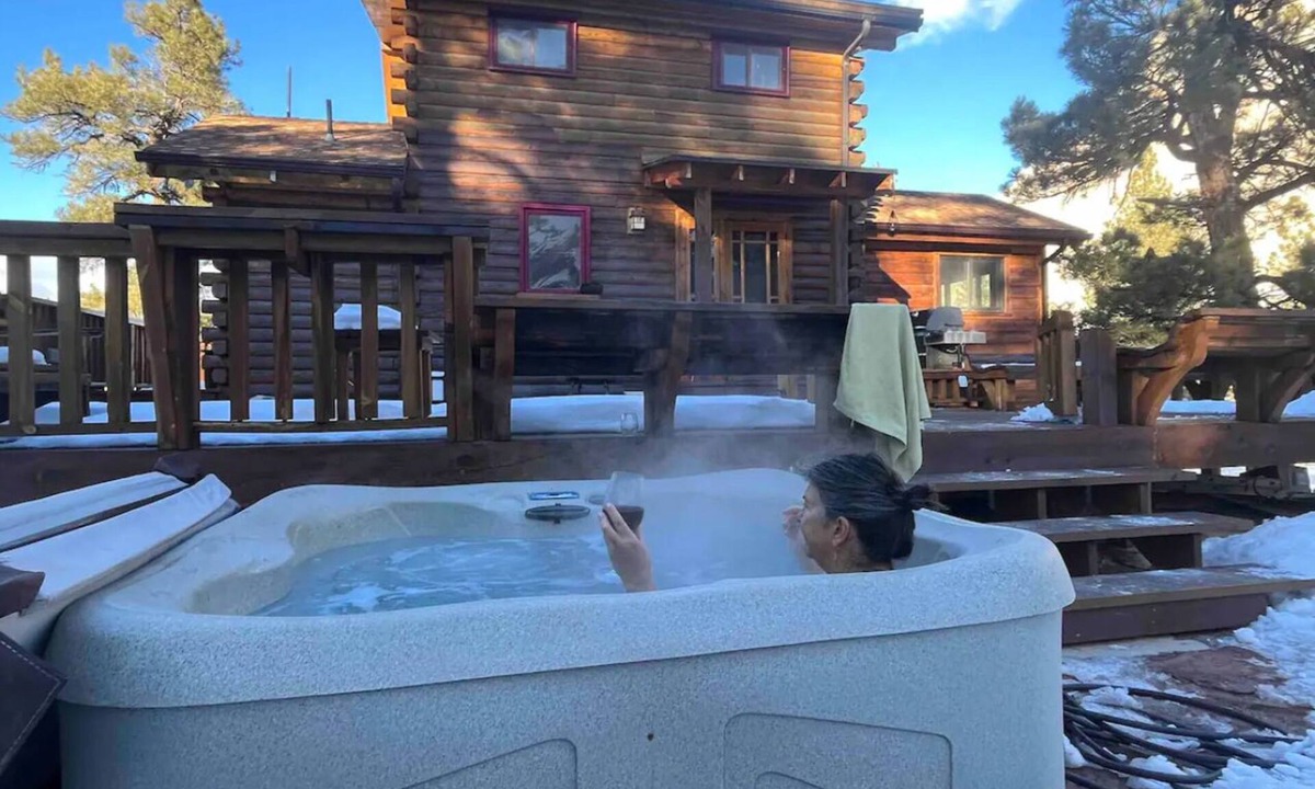 Torrey Cabin | One of a kind, secluded red rock & forest retreat Holiday Special