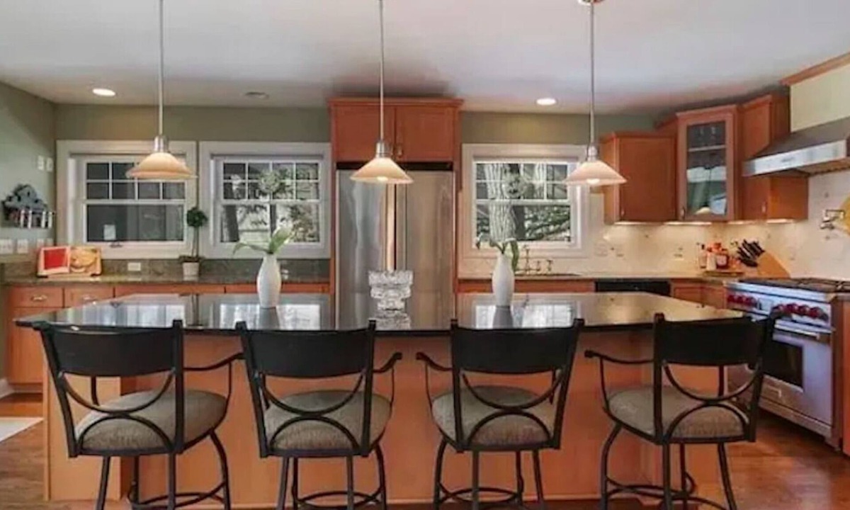 Williams Bay House | Open Floorplan Lake House just 2 min. walk to Lake Geneva