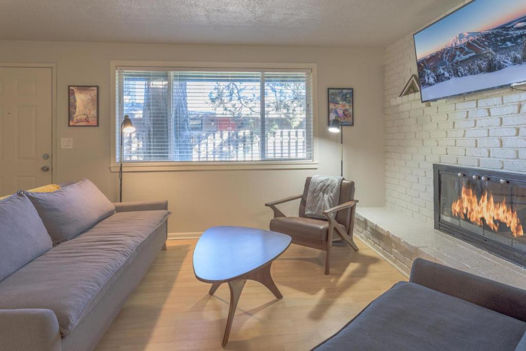 Orchard District House | Orchard Park Getaway!