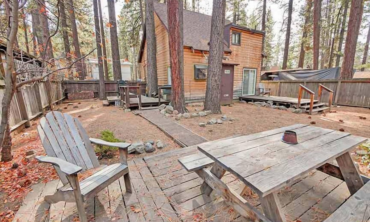 South Lake Tahoe Cabin | Original Tahoe Log Cabin - Close to Slopes!