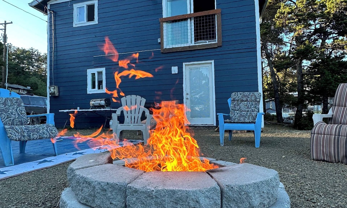 Pacific City Cabin | Pacific City Cabin walk to the beach, restaurants, coffee & wine tasting!