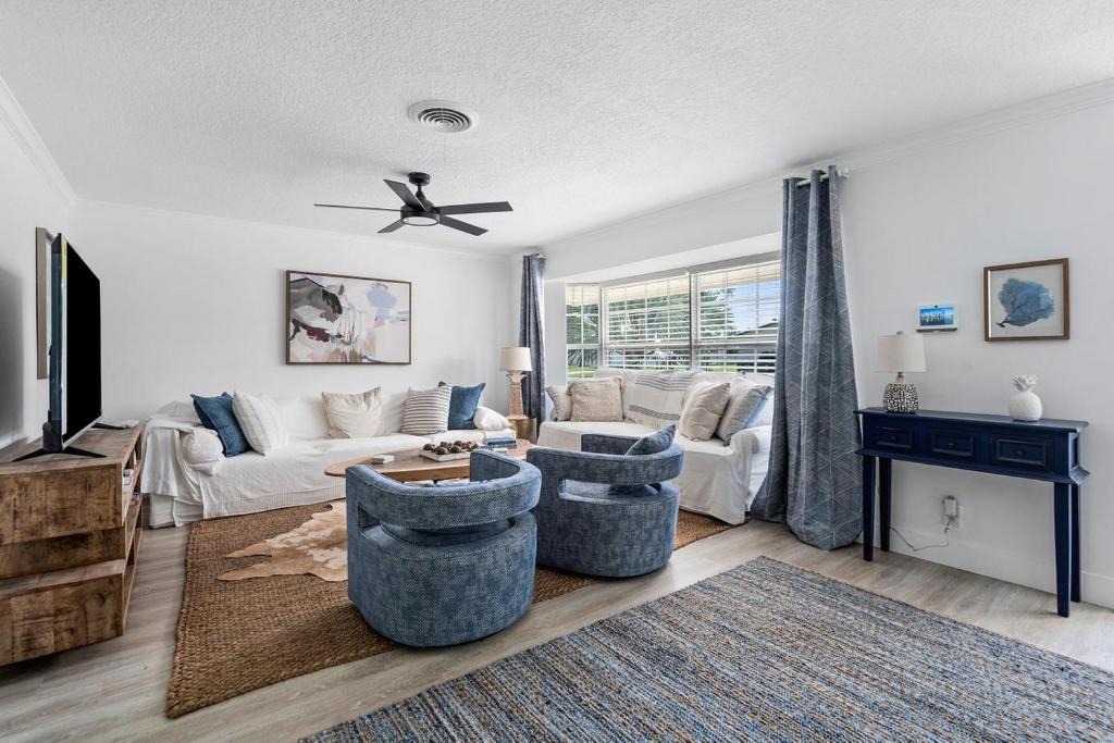 Lighthouse Point House | Palm House