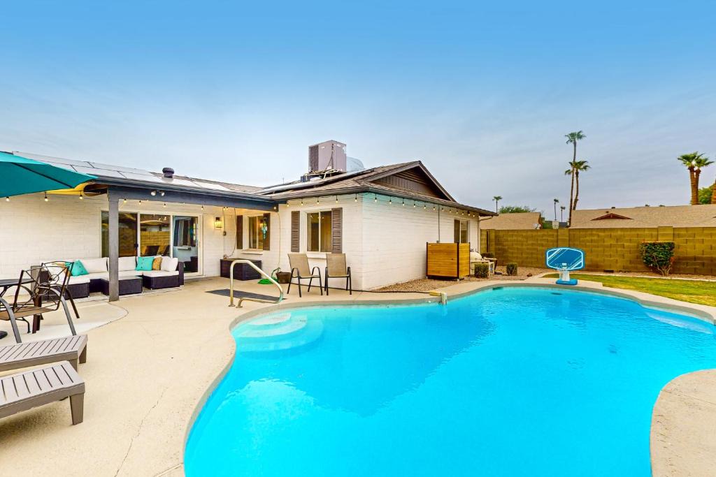 Dobson Ranch House | Palm Reflection