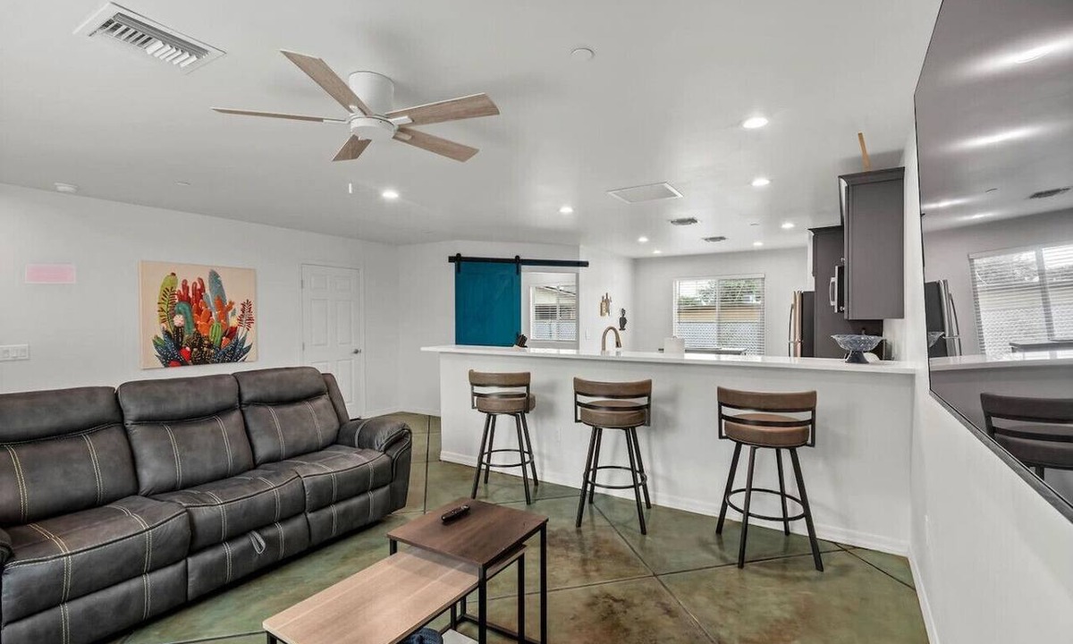Menlo Park House | Panoramic Balcony Views | Pet-Friendly Casita