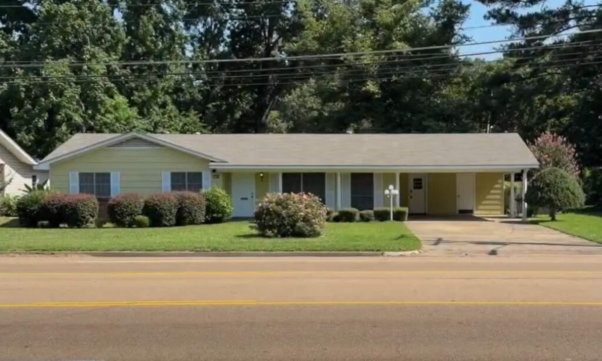 Tougaloo House | Parham Bridges 5 Bedroom 2 Bath