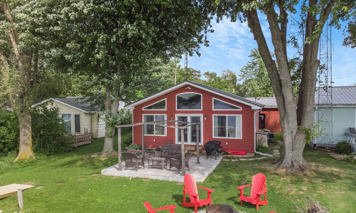 Deedsville House | Peaceful 2br/1ba Waterfront Home on Nyona Lake