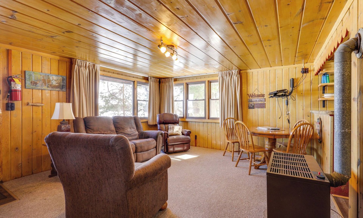 Arbor Vitae Cabin | Peaceful Lakefront Cabin, 5 Mi to Dtwn Minocqua!