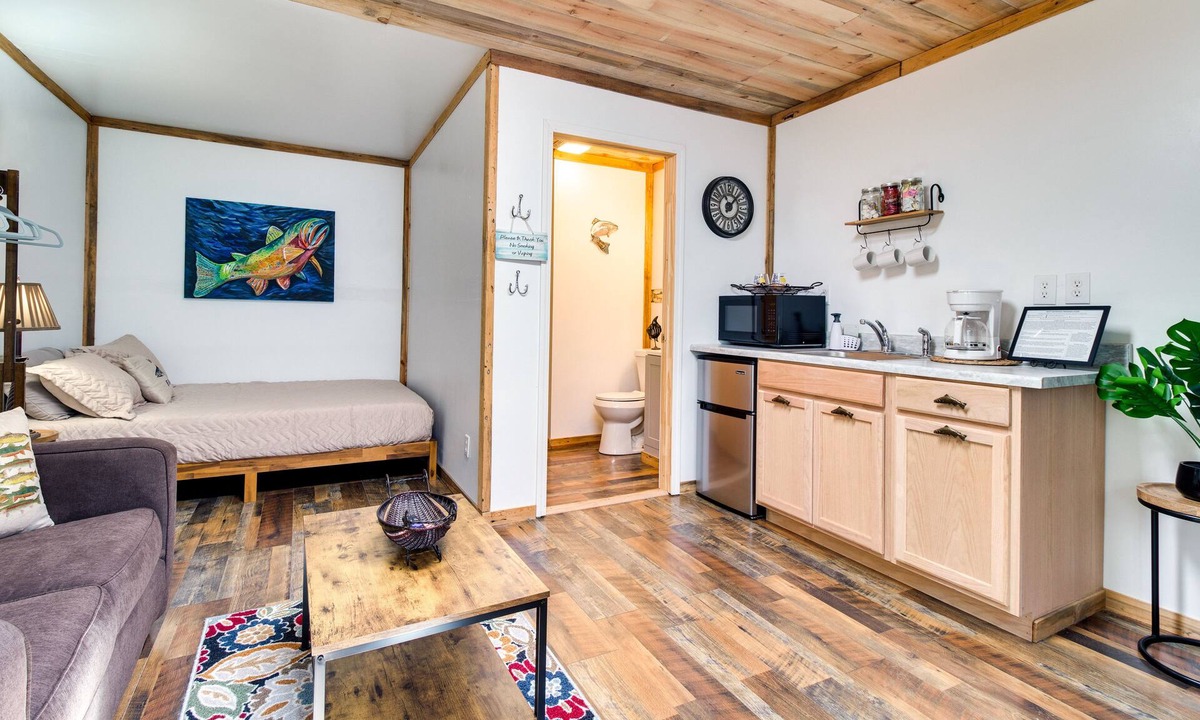 Lone Rock Cabin | Peaceful Norfork Escape: Walk to White River!