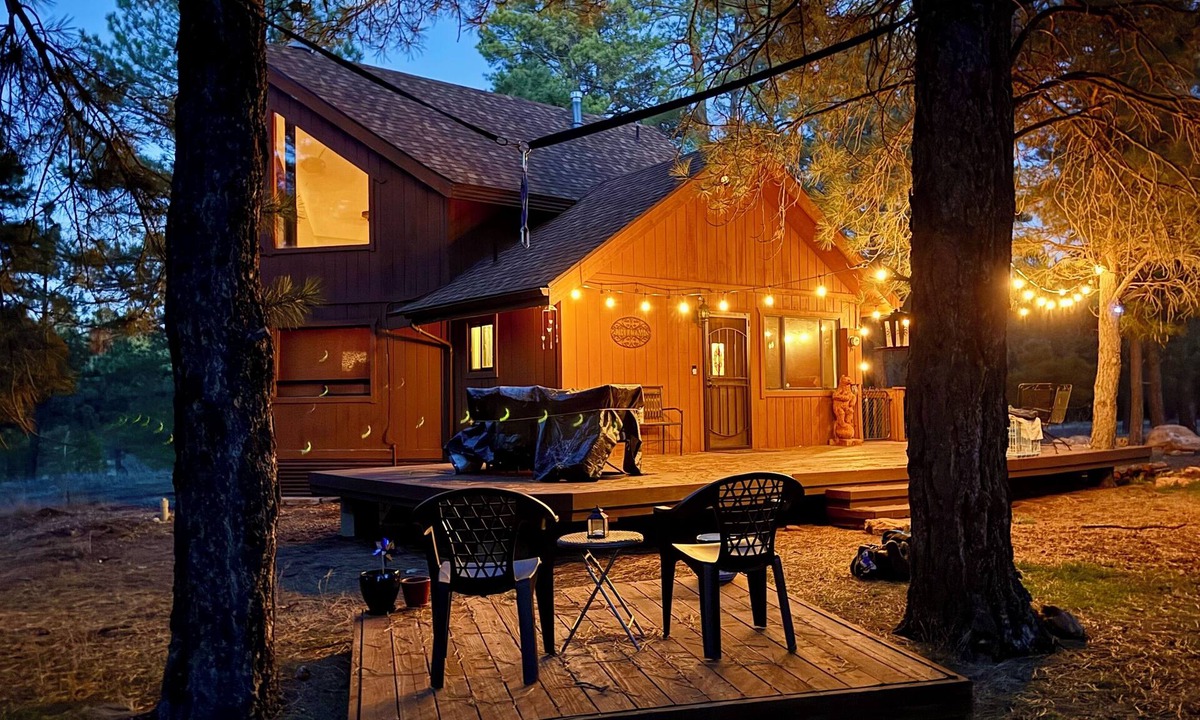 Flagstaff Cabin | Peaceful Pines Cabin -3 fenced acres, trails, slopes, downtown Flagstaff close!