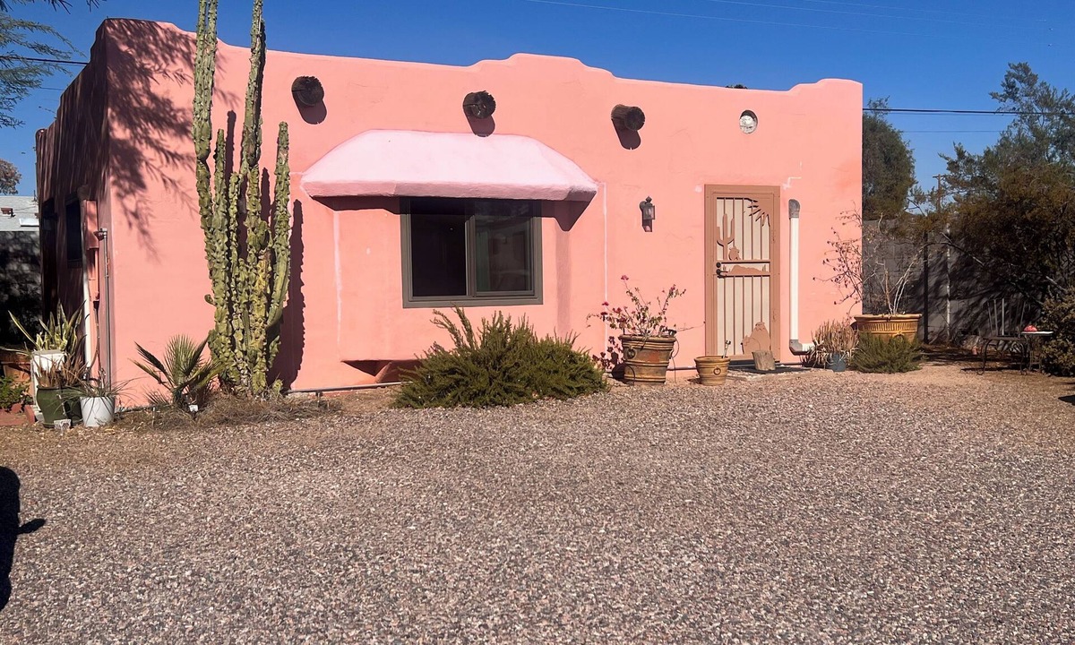 East Mesa Cottage | Peaceful Private 1-bedroom Casita in Mesa. AC, W&D, Private Parking & more!