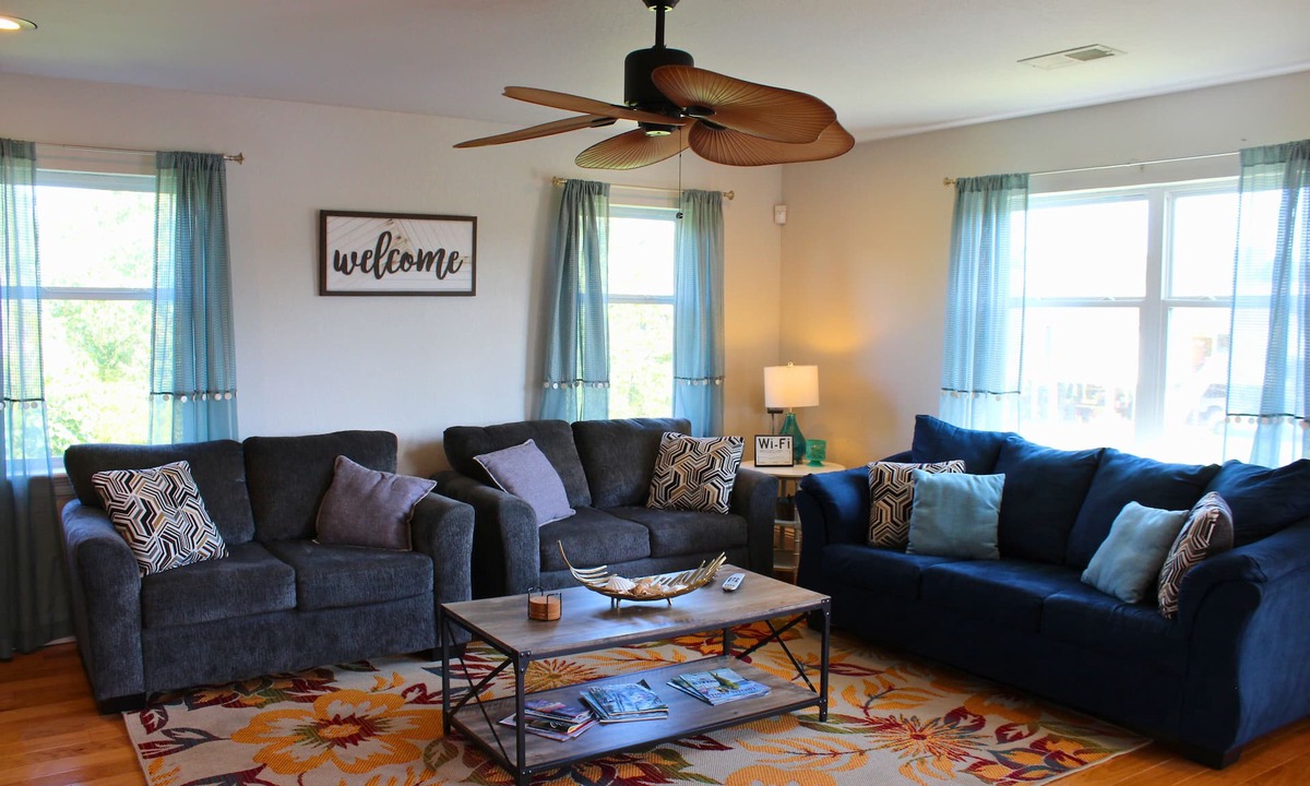 Shoreline Park House | Peaceful Waterfront Summer Escape! Sunshine, King Suite, Private Dock