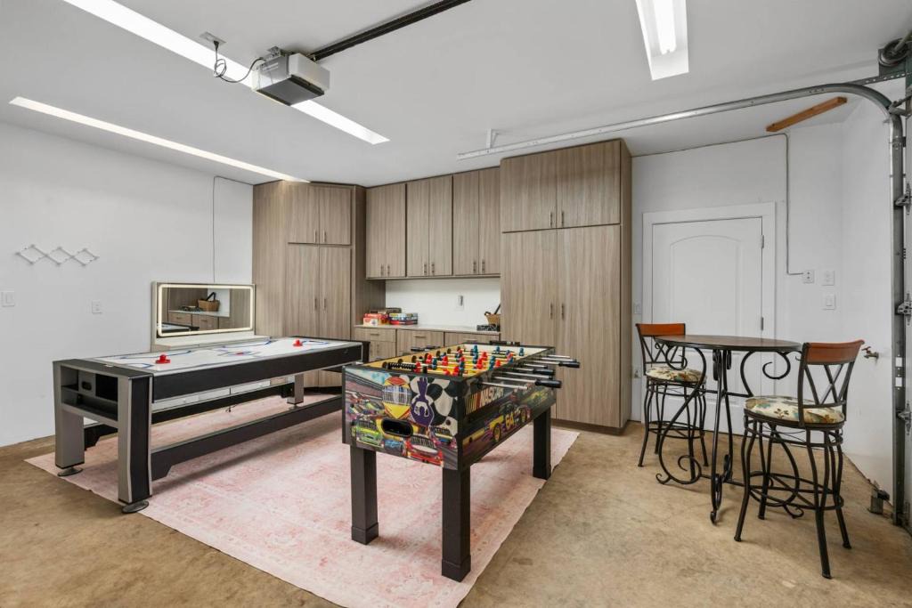 Hillsboro House | Peaks View Bunk House