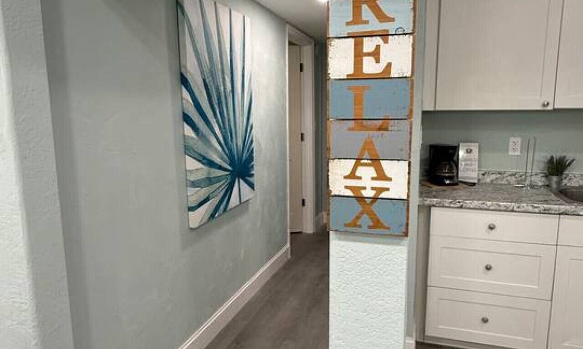 Parsuns To Cocoa Beach House | Penguins on the Beach | 2BR Steps to Beach & Downtown w/pool | Unit A