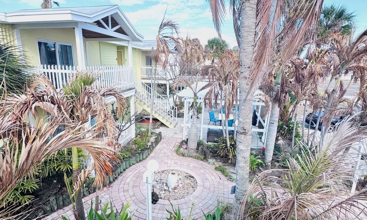 Cocoa Beach Villa | Penguins on the Beach Villas