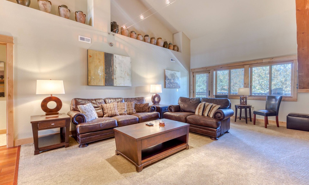 Government Camp Condo | Penthouse condo w/mountain views & shared pool/hot tub - close to ski access