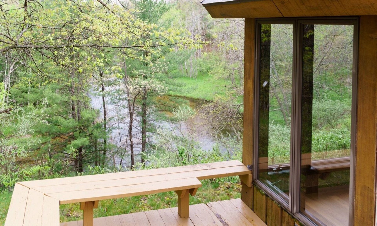Branch Cabin | Pere Marquette River Fishing Cabin 3