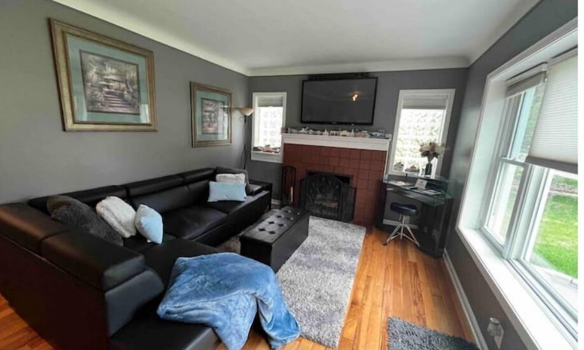 Plymouth House | Perfect for a couple with a dog – No cleaning fee