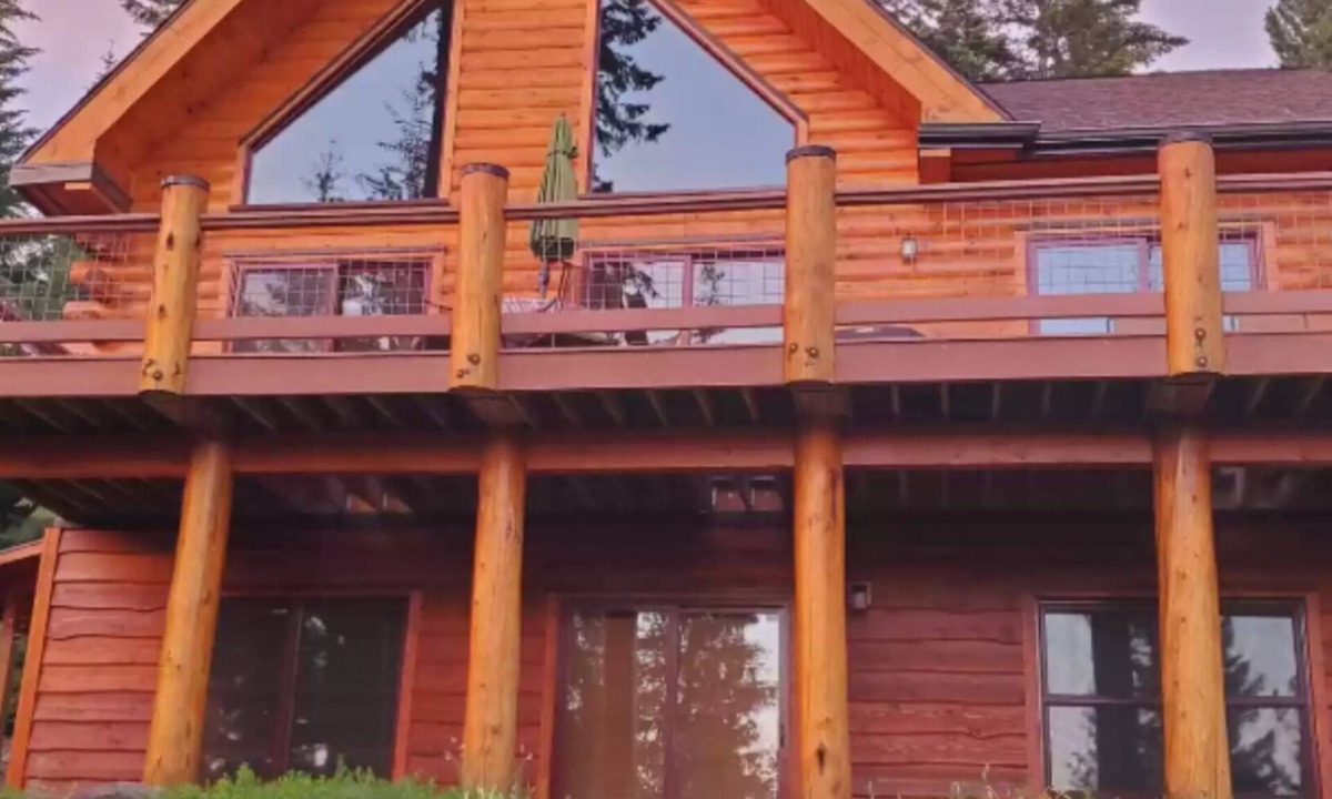 Crescent Cabin | Perfect 3-bedroom cabin in tranquil Crescent Lake Oregon with AC