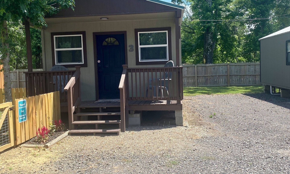 Plainview Cabin | Pet friendly cabin in quiet Plainview with WiFi, AC