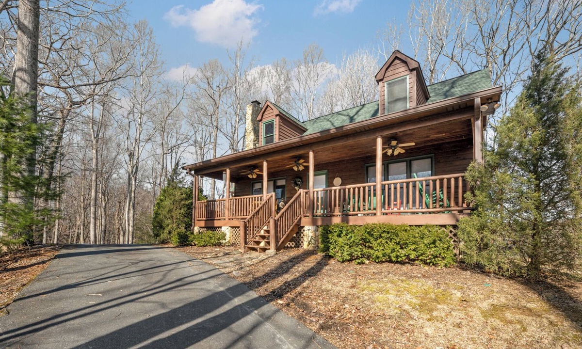 Ferguson Cabin | Pet-Friendly,Cedar Cabin, Spa Tub, WiFi,Fireplace