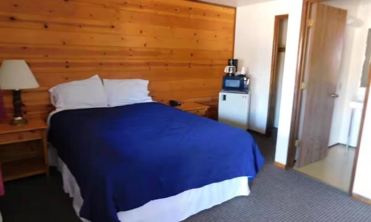Packwood Hotel | Pet-Friendly & Comfortable Stay w/Free Parking | Near Packwood Lake Trailhead