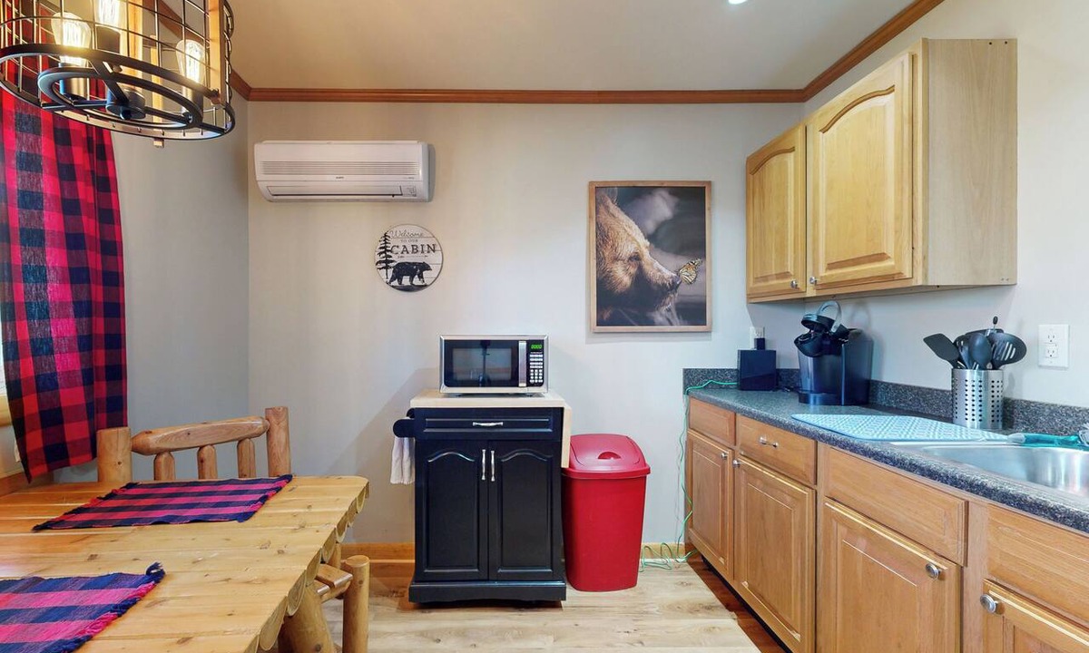 Murphysboro Apartment | Pet Friendly! Couples Retreat in Southern Illinois