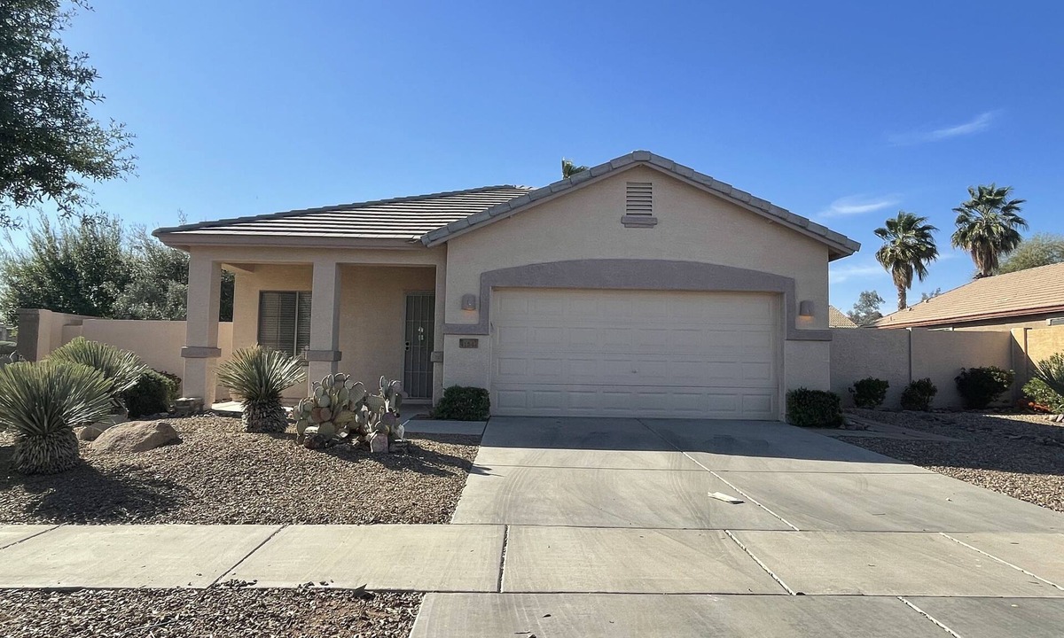 Power Ranch House | Pet Friendly-Modern 3 bedroom home with large pool & backyard