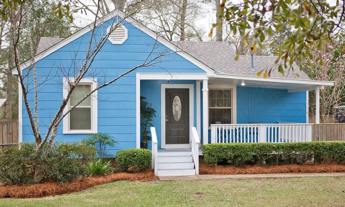 Laurel House | Pet Friendly, Walk to Park and Historic District