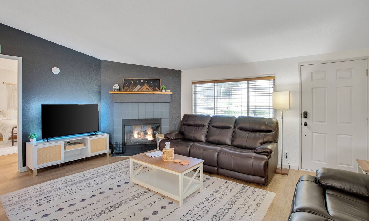 Pine Hollow House | Pine Haven Cozy Lake Escape King Suite Fire Pit Fast Wi-Fi