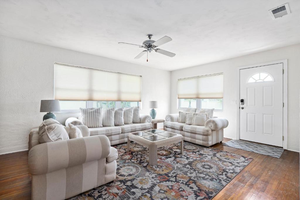 Plaza Shores House | Plaza Cottage