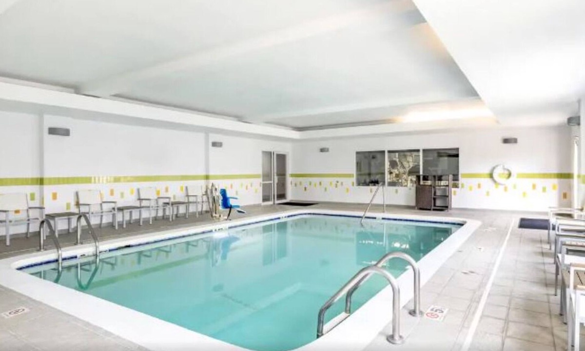 South Baton Rouge Hotel | Pleasant Stay Near LSU – Baton Rouge's Go-To Room for Value & Family Stays