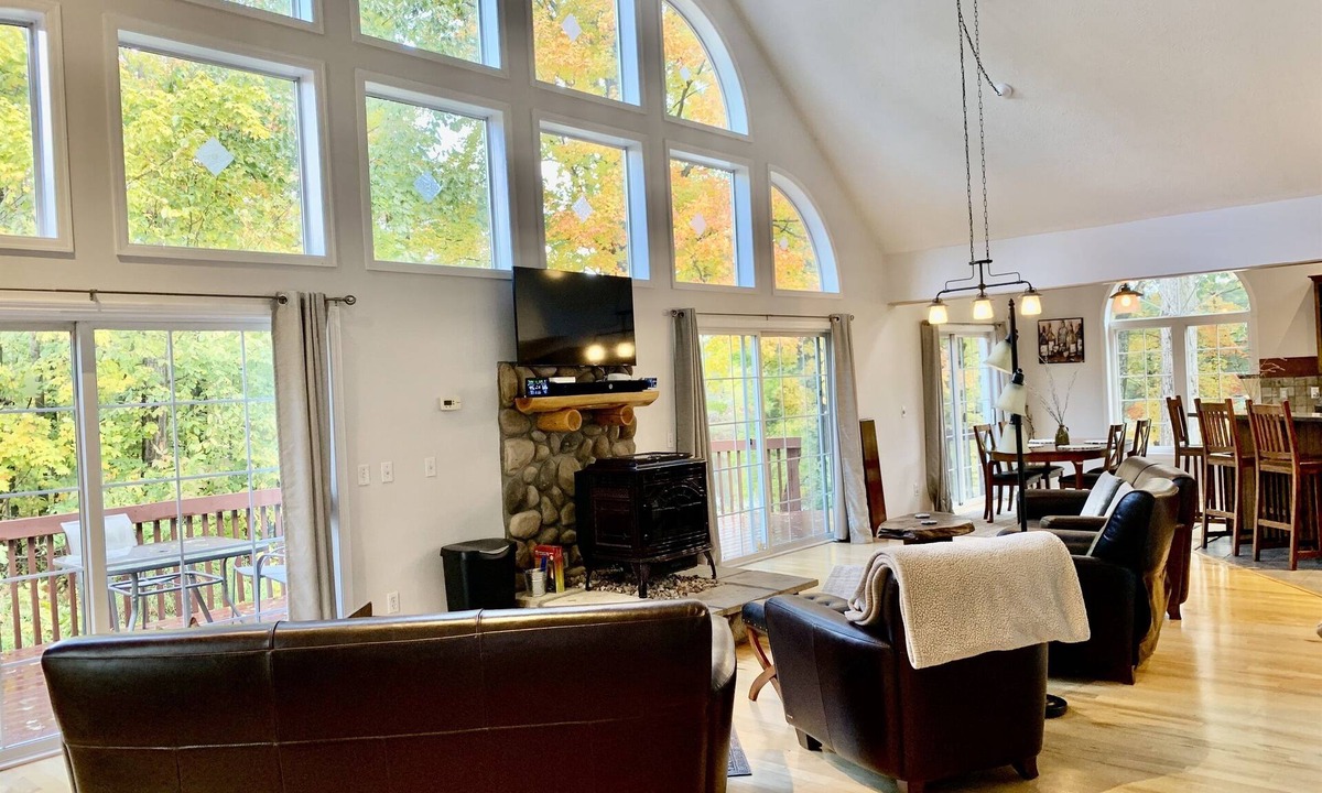 Williamsburg House | Pond Views, Horse Show, Casino, near Traverse