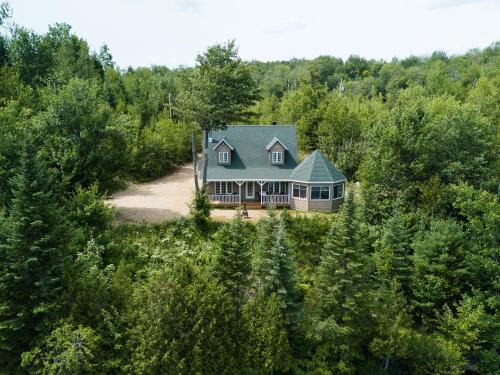 Saint-Alexis-des-Monts Cabin | Pourvoirie du Lac Blanc