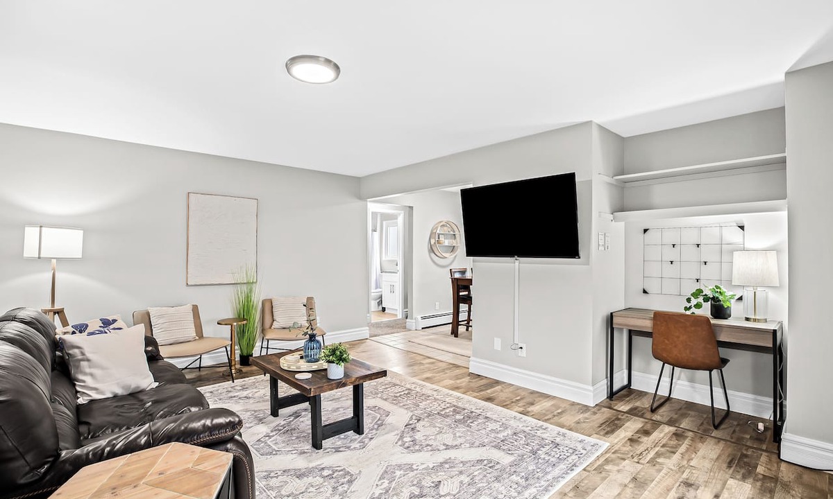 Mount Clemens Apartment | Prime Location! King Bed near Mt. Clemens Downtown