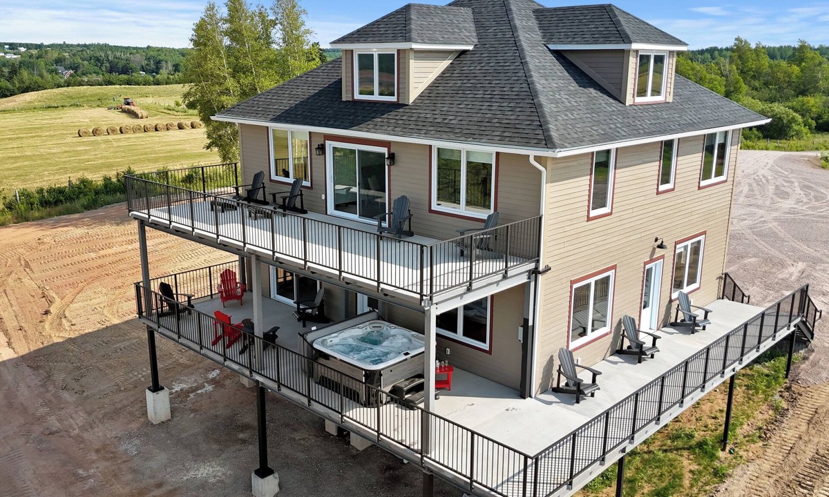 Memramcook House | Private 6 Bedroom/Luxury Retreat/Hot Tub/Stunning Valley Views/Sleeps 14