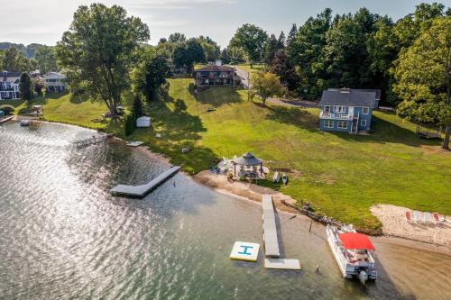 Lowell House | Private Beach, 3,000 Sq Ft: Murray Lake Retreat!