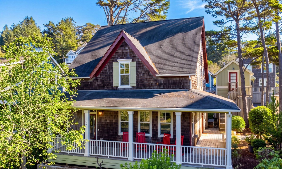 Nelscott House | Private Beach House* Hot Tub * Pool* Pets *EV