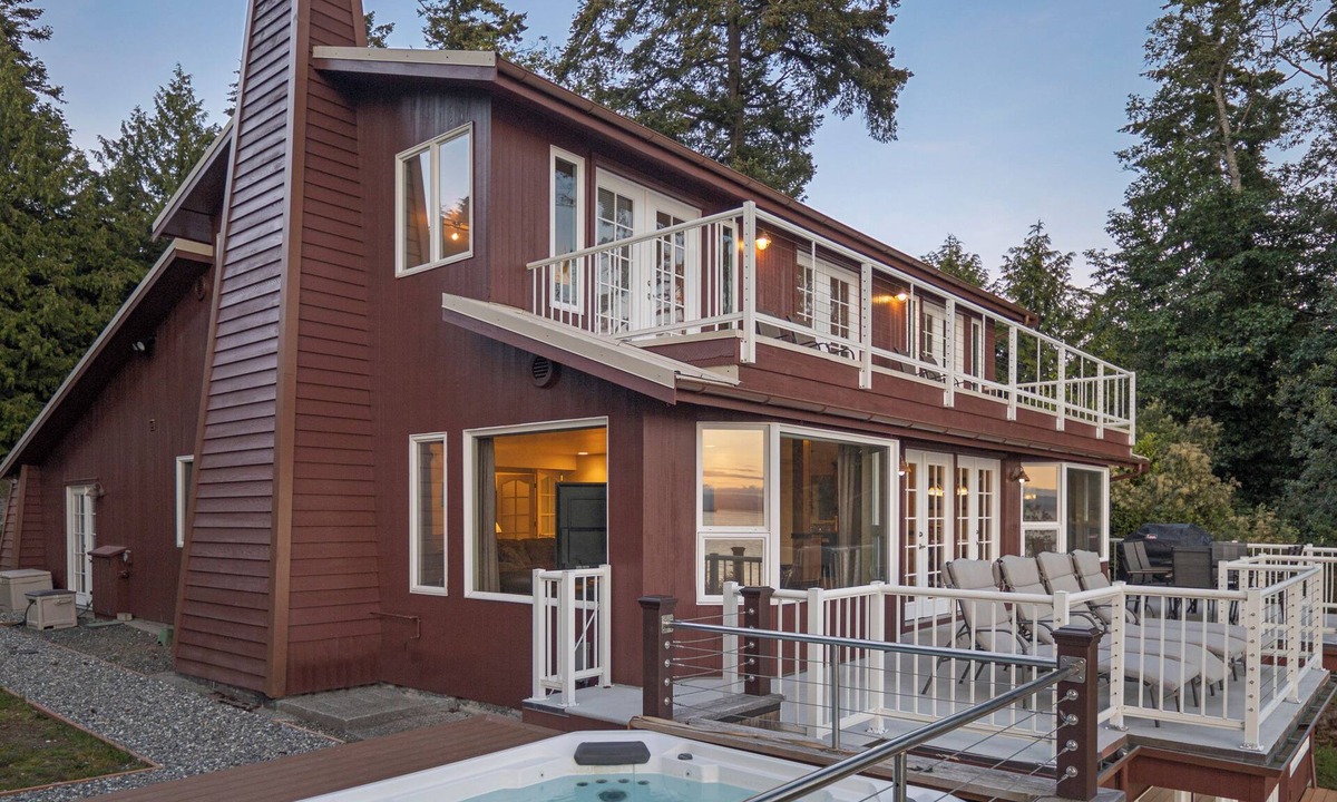 Friday Harbor House | Private Beach! Westside! Spacious Home! (WWBeach)