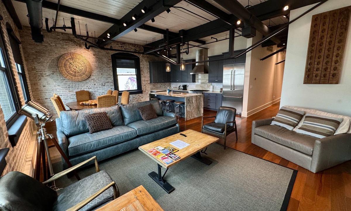 Central Business District Condo | Private Elevator - 2500 SQFT Full Floor - Luxury 3BD/3.5Bath - Grocery/Superdome