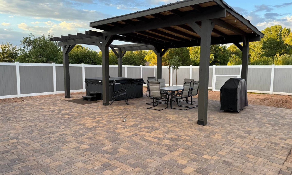 Hurricane House | Private Home-2 Bed/2 Bath -HOT TUB/Near Zion NP