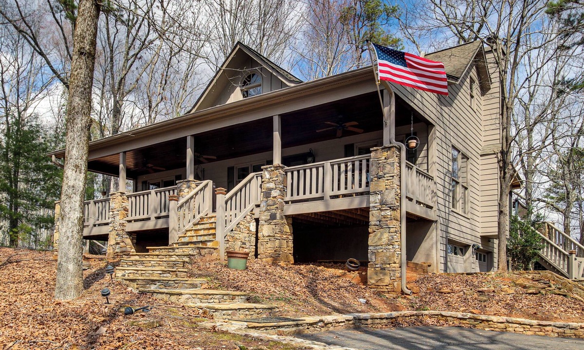 Big Canoe Cabin | Private Hot Tub, Community Perks! Big Canoe Escape