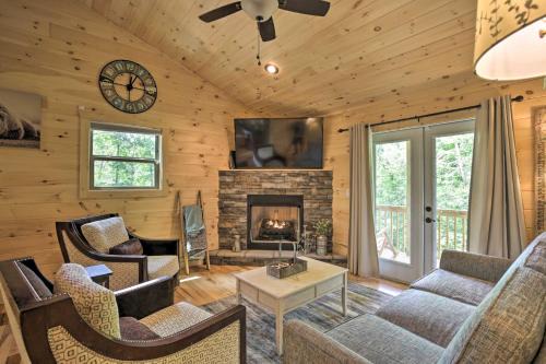 Murphy House | Private Hot Tub & EV Charger: Cozy Murphy Cabin!