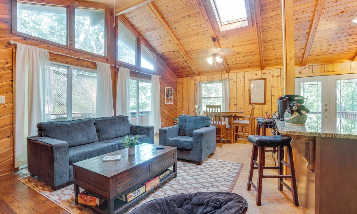 Cleveland Cabin | Private Hot Tub & Game Room: Cleveland Getaway